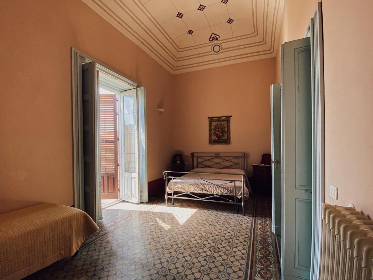 Palazzo Gambuzza Aparthotel อิสปิคา ภายนอก รูปภาพ