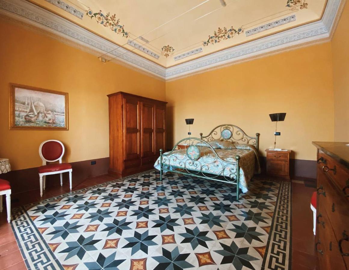 Palazzo Gambuzza Aparthotel อิสปิคา ภายนอก รูปภาพ