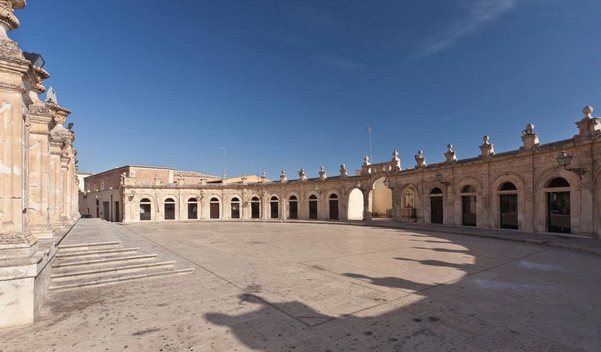 Palazzo Gambuzza Aparthotel อิสปิคา ภายนอก รูปภาพ