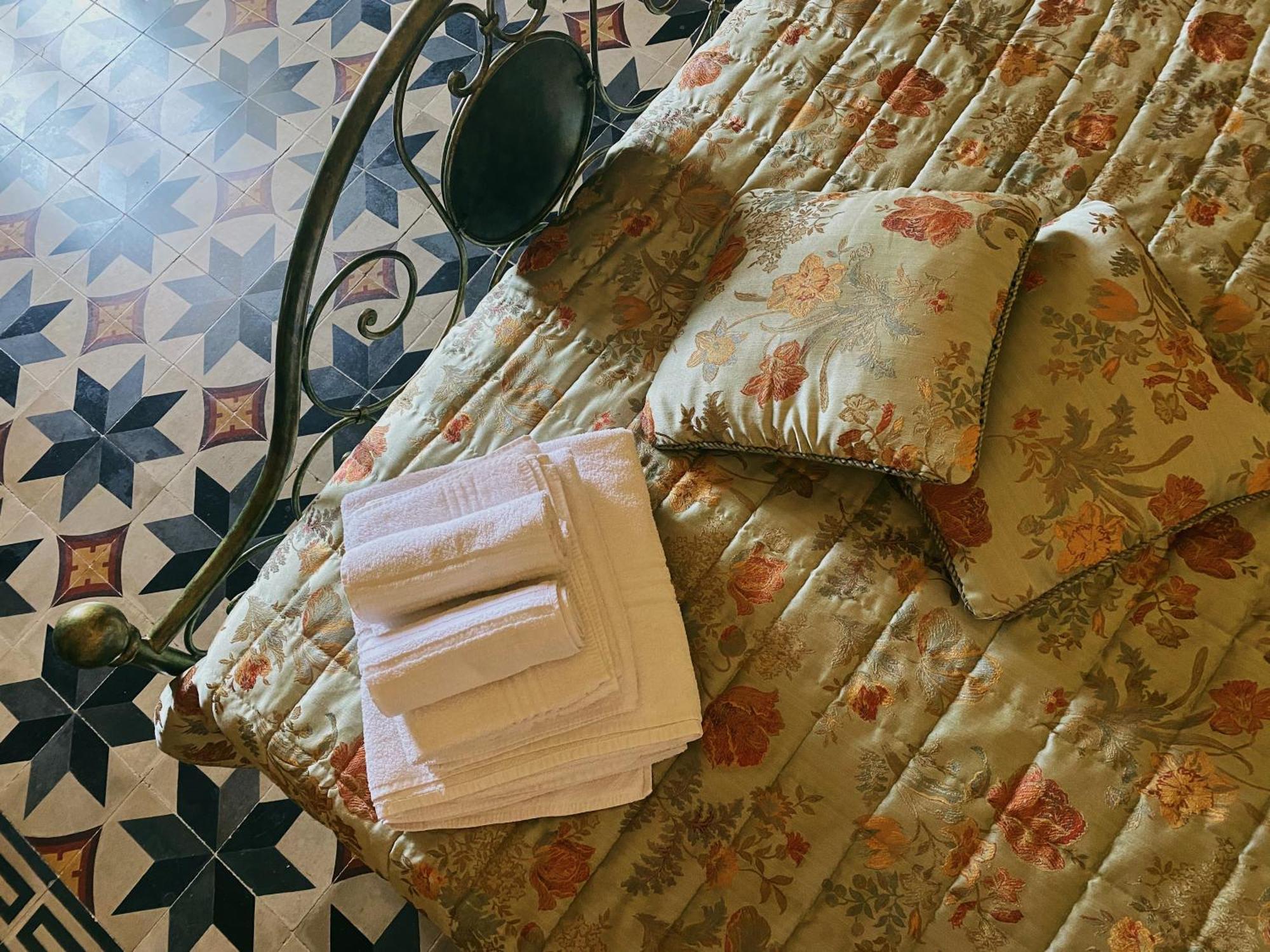 Palazzo Gambuzza Aparthotel อิสปิคา ห้อง รูปภาพ